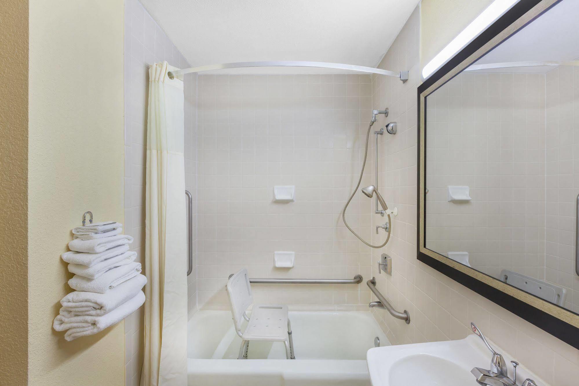 Days Inn By Wyndham Uvalde Ngoại thất bức ảnh